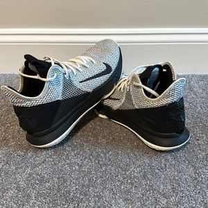 Nike Men Lebron Witness IV Basketball Shoes. Men’s size 10